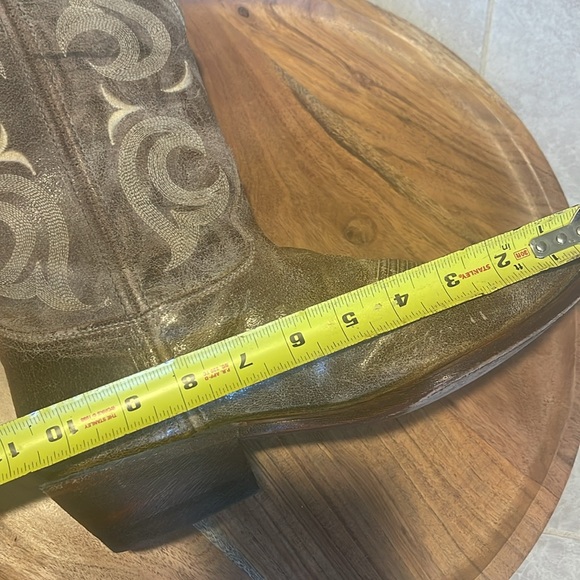 Authentic Justin - Picture 12 of 15